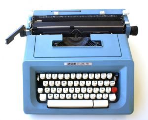 Foto av en manuell skrivemaskin